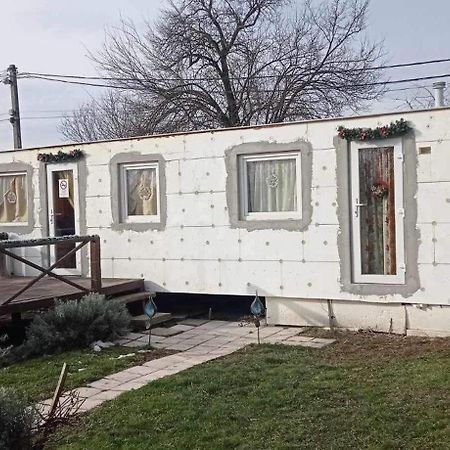 Kupai Apartman Apartment Tiszaujvaros Bagian luar foto