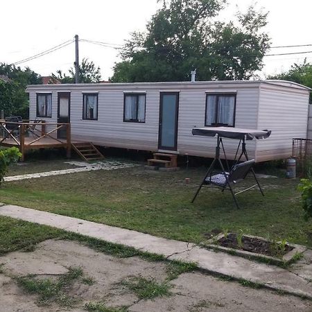 Kupai Apartman Apartment Tiszaujvaros Bagian luar foto