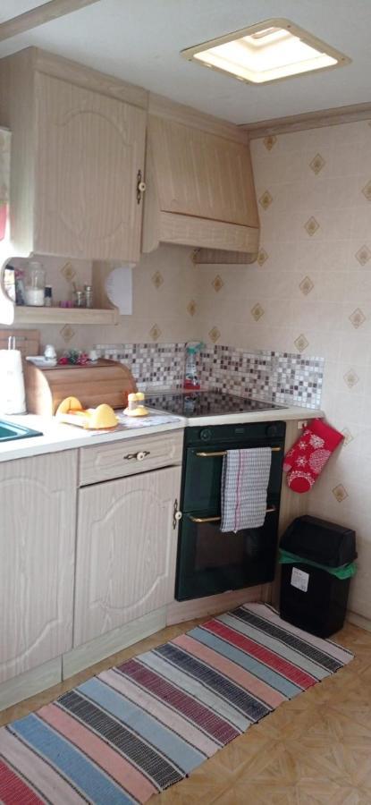 Kupai Apartman Apartment Tiszaujvaros Bagian luar foto