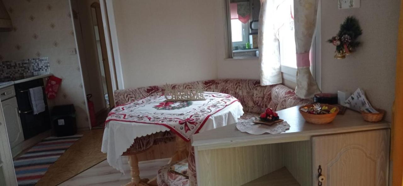 Kupai Apartman Apartment Tiszaujvaros Bagian luar foto