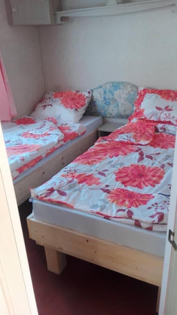 Kupai Apartman Apartment Tiszaujvaros Bagian luar foto