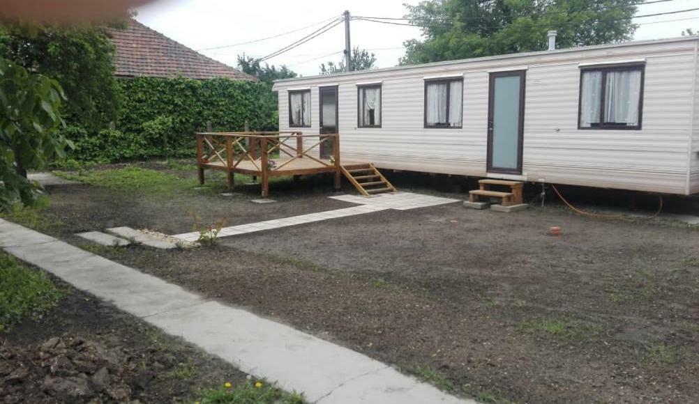 Kupai Apartman Apartment Tiszaujvaros Bagian luar foto