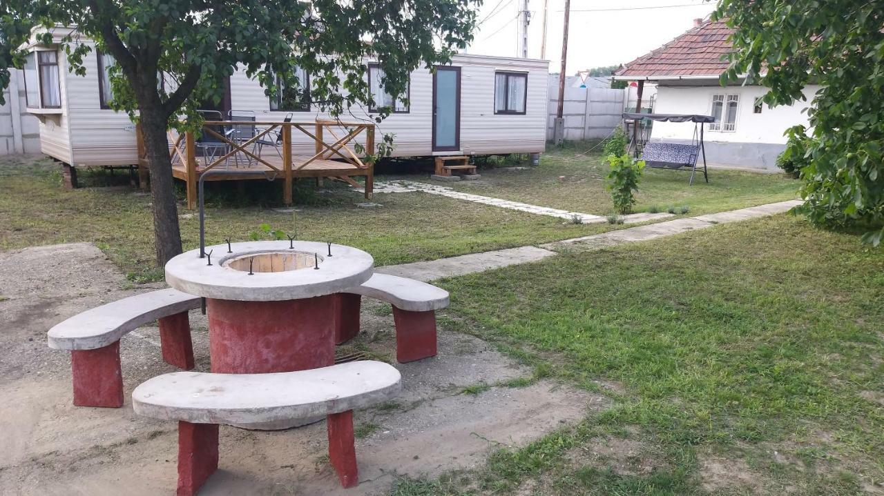 Kupai Apartman Apartment Tiszaujvaros Bagian luar foto